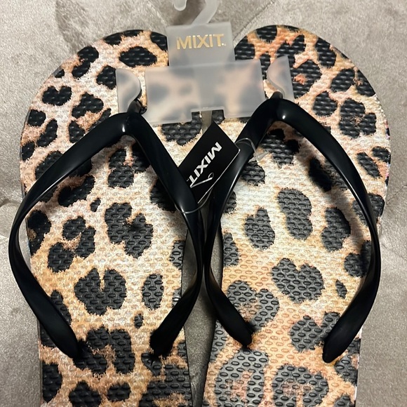 Mixit black and leopard flip flops, new - Picture 6 of 7